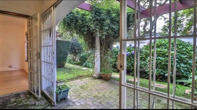 2 Bedroom Property for Sale in Saxonwold Gauteng