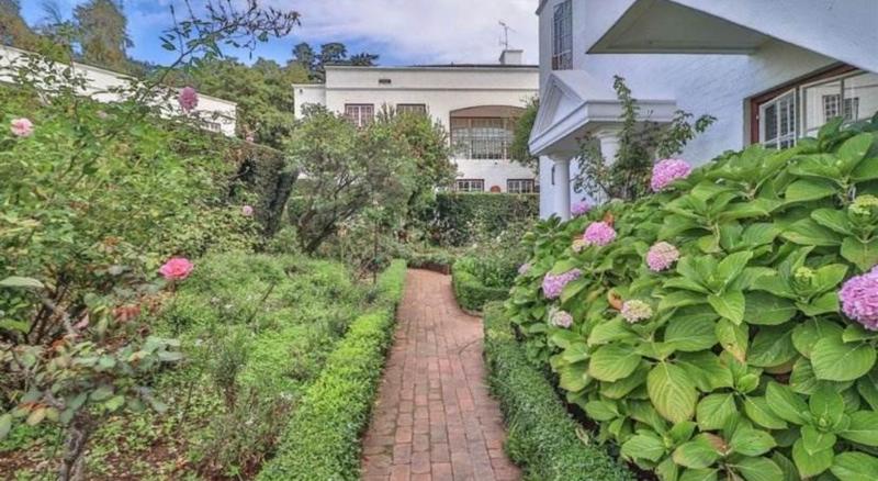 2 Bedroom Property for Sale in Saxonwold Gauteng