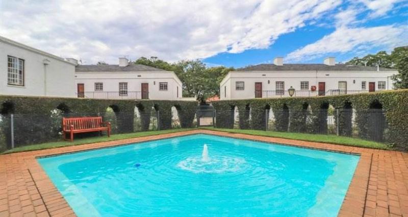 2 Bedroom Property for Sale in Saxonwold Gauteng