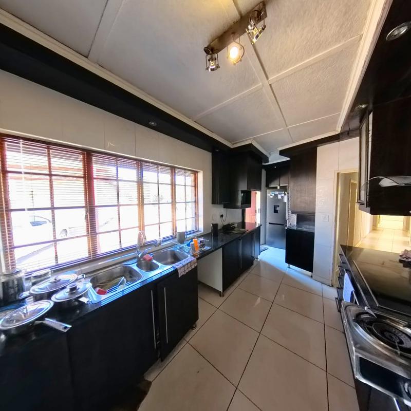 5 Bedroom Property for Sale in Birchleigh Gauteng