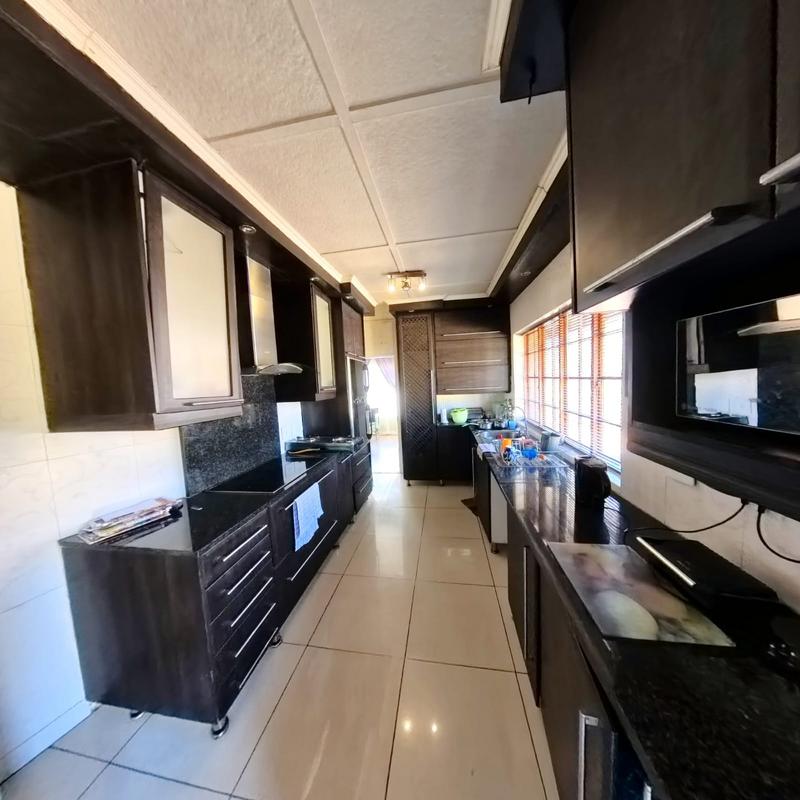 5 Bedroom Property for Sale in Birchleigh Gauteng