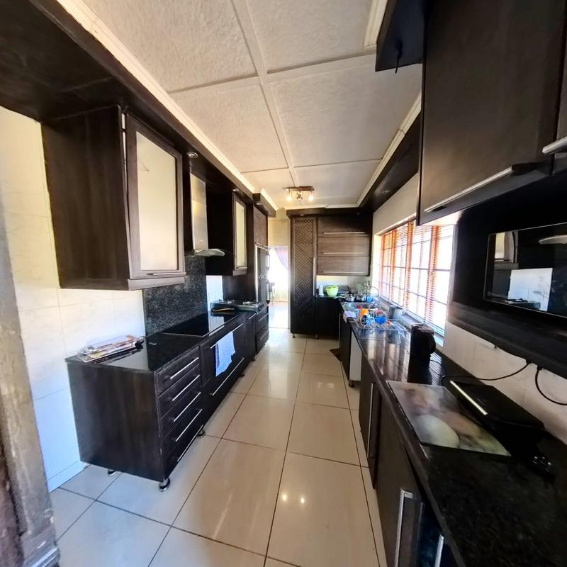 5 Bedroom Property for Sale in Birchleigh Gauteng