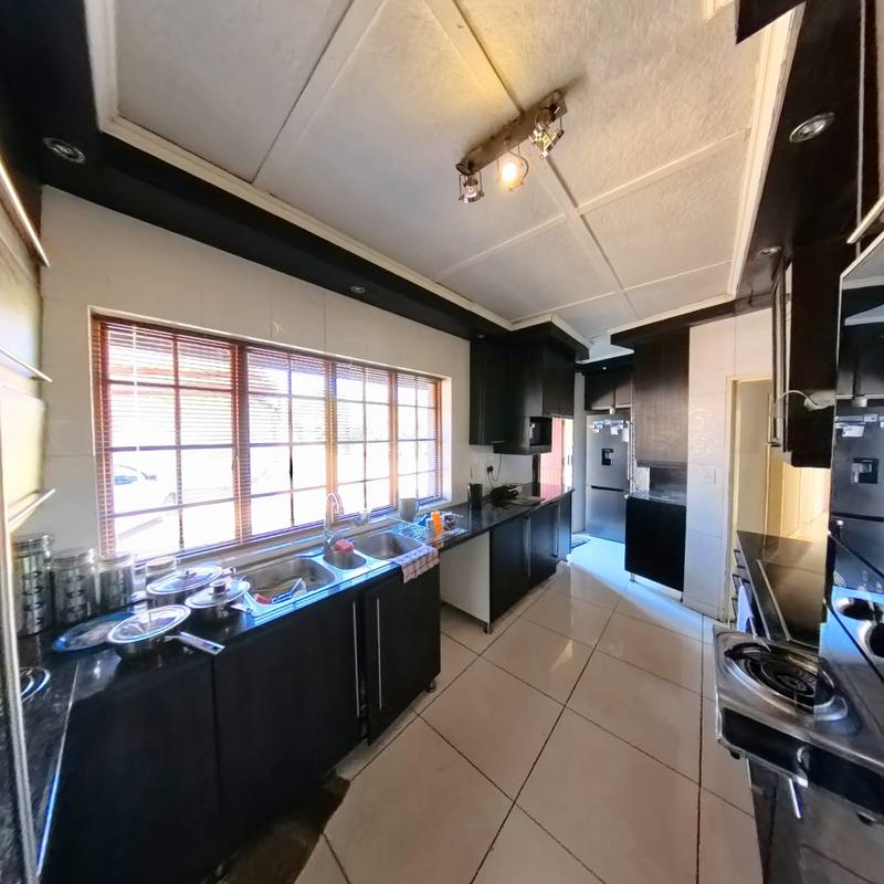 5 Bedroom Property for Sale in Birchleigh Gauteng