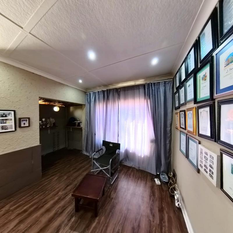 5 Bedroom Property for Sale in Birchleigh Gauteng