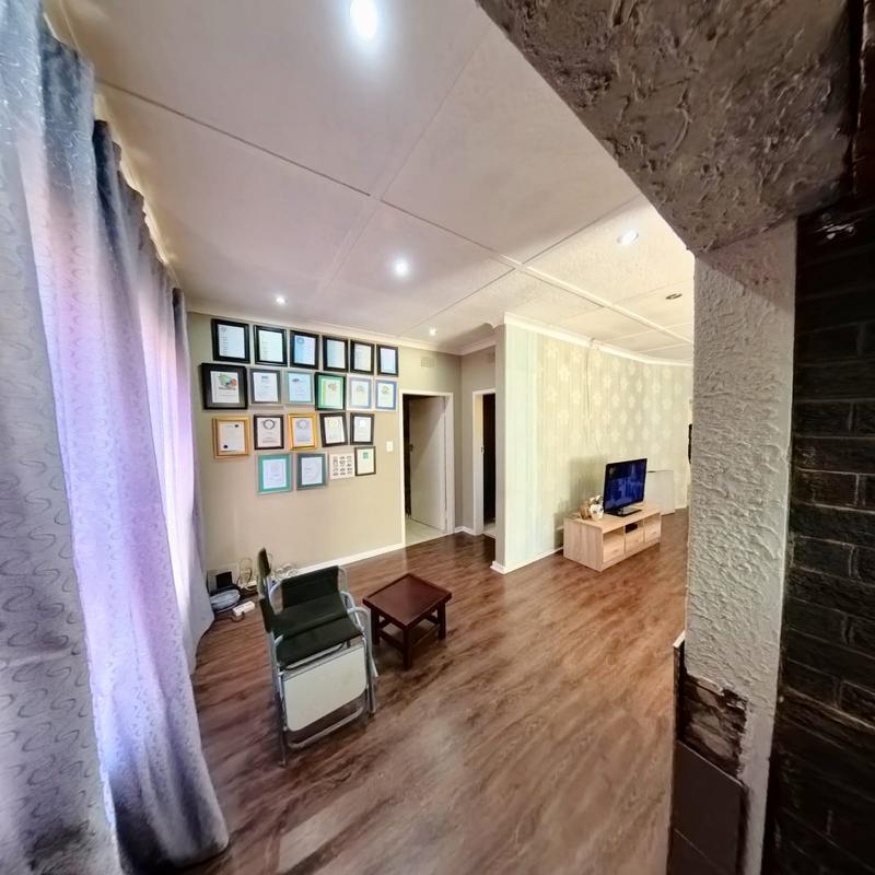 5 Bedroom Property for Sale in Birchleigh Gauteng