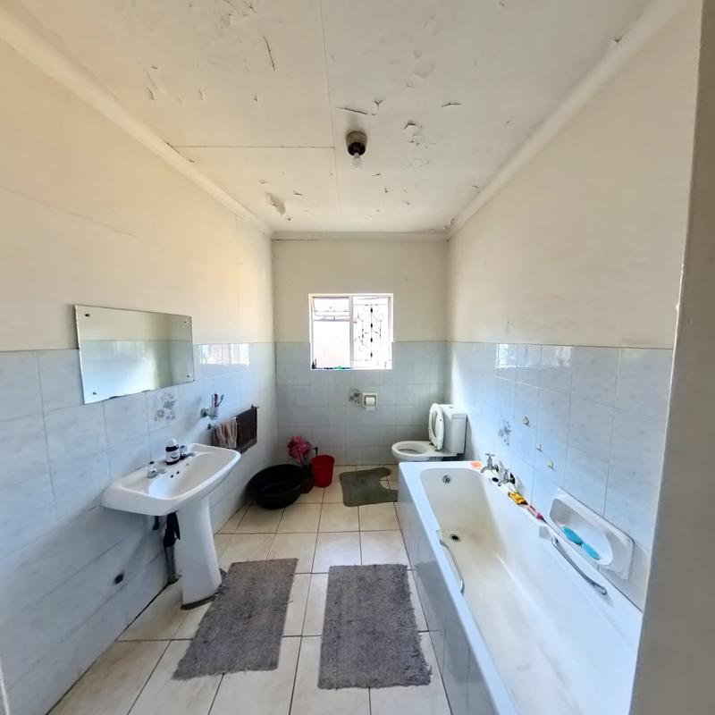 5 Bedroom Property for Sale in Birchleigh Gauteng