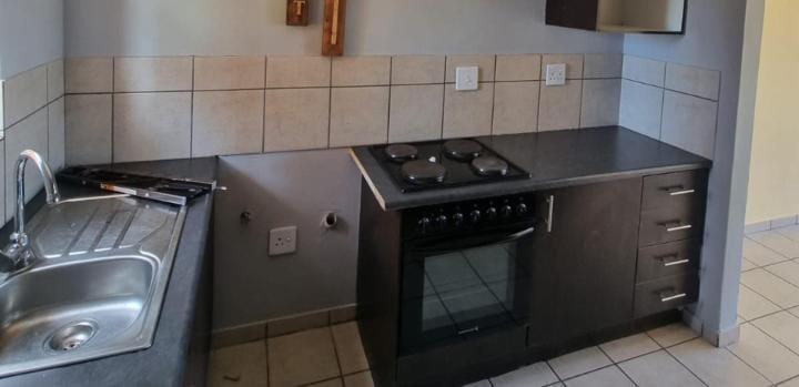 2 Bedroom Property for Sale in Dawn Park Gauteng