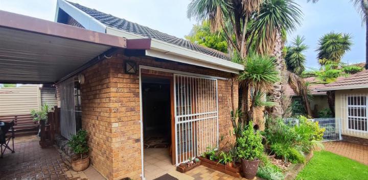8 Bedroom Property for Sale in Van Riebeeck Park Gauteng