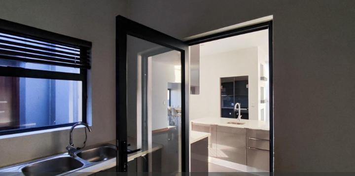 5 Bedroom Property for Sale in Glen Erasmia Gauteng