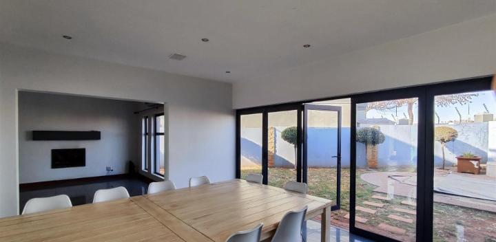 5 Bedroom Property for Sale in Glen Erasmia Gauteng