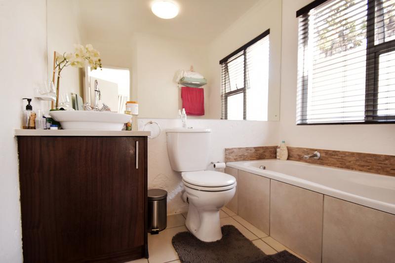 To Let 2 Bedroom Property for Rent in Morningside Gauteng