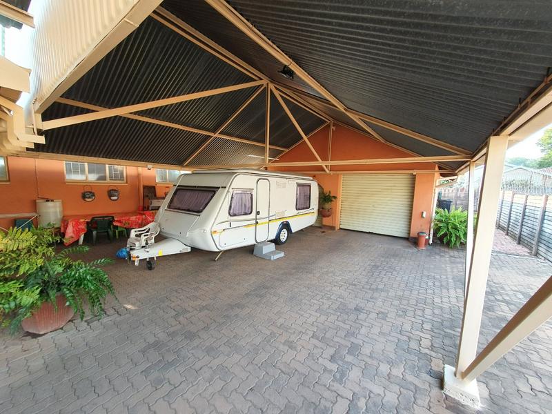 3 Bedroom Property for Sale in Dorandia Gauteng
