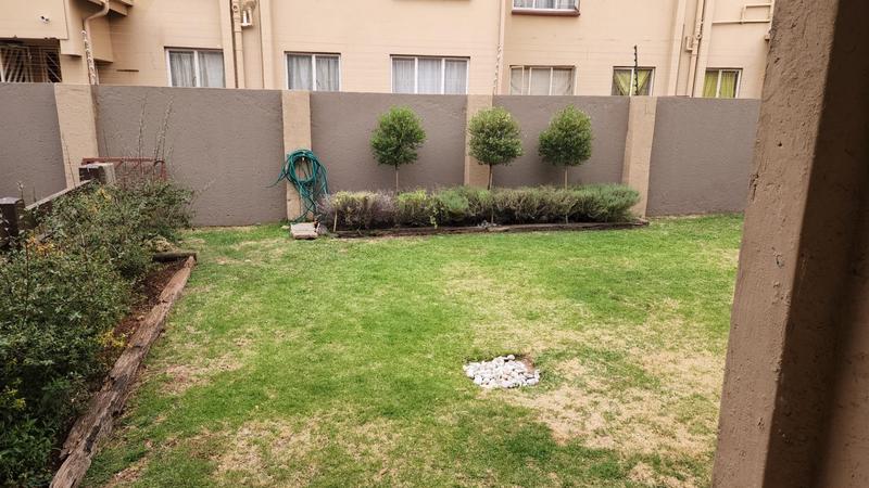 2 Bedroom Property for Sale in Lakefield Gauteng