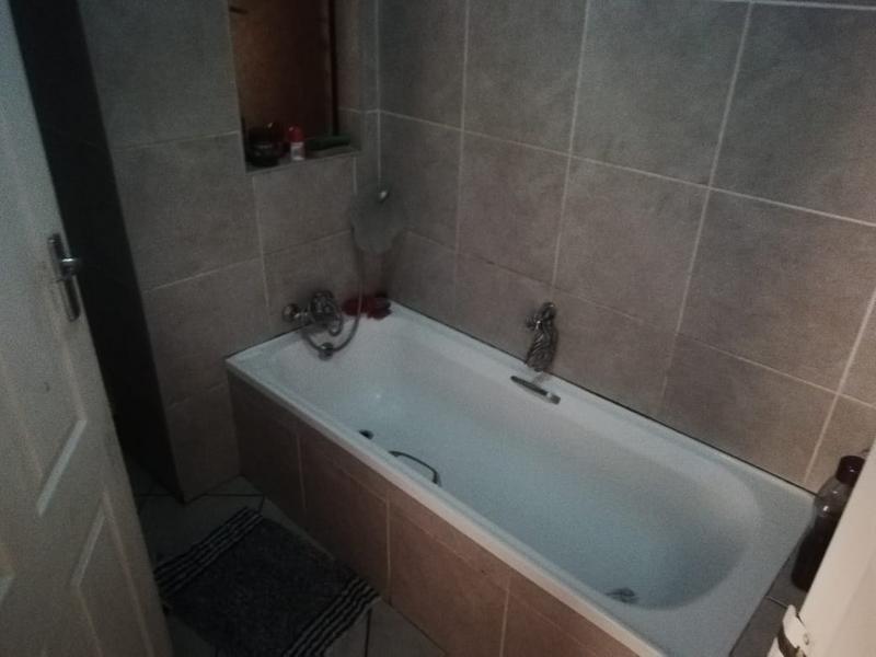 To Let 2 Bedroom Property for Rent in Homelake Gauteng