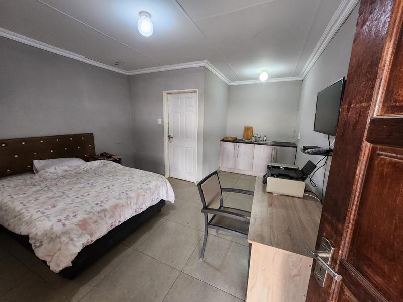 To Let 1 Bedroom Property for Rent in Diepkloof Zone 4 Gauteng