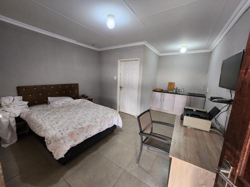 To Let 1 Bedroom Property for Rent in Diepkloof Zone 4 Gauteng