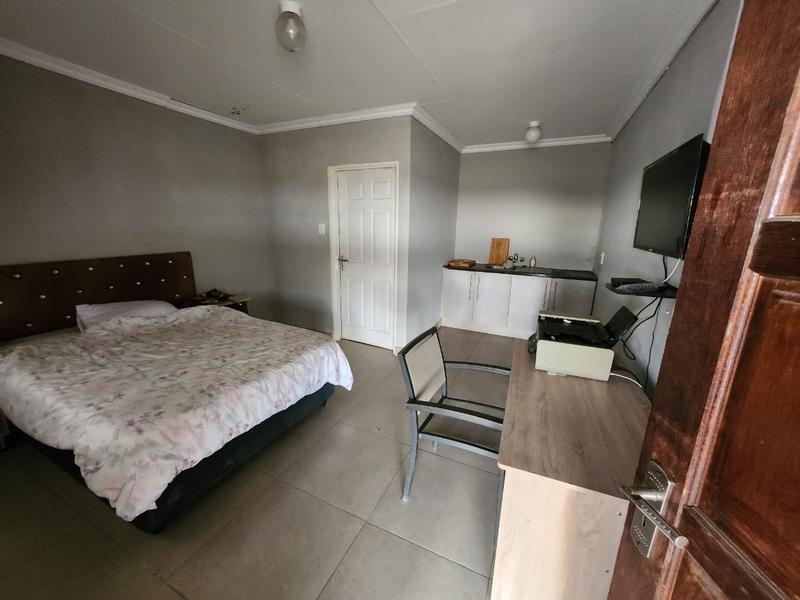 To Let 1 Bedroom Property for Rent in Diepkloof Zone 4 Gauteng