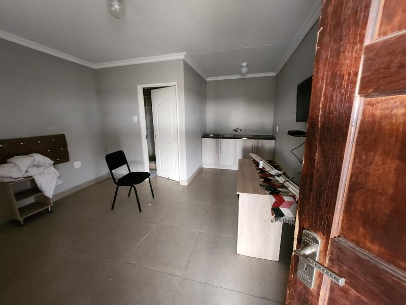 To Let 1 Bedroom Property for Rent in Diepkloof Zone 4 Gauteng