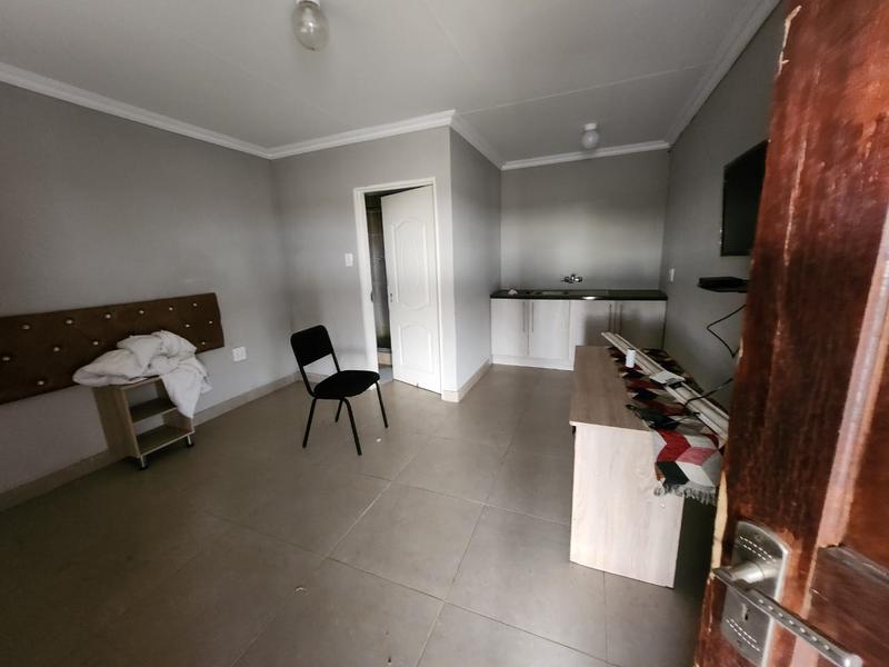 To Let 1 Bedroom Property for Rent in Diepkloof Zone 4 Gauteng