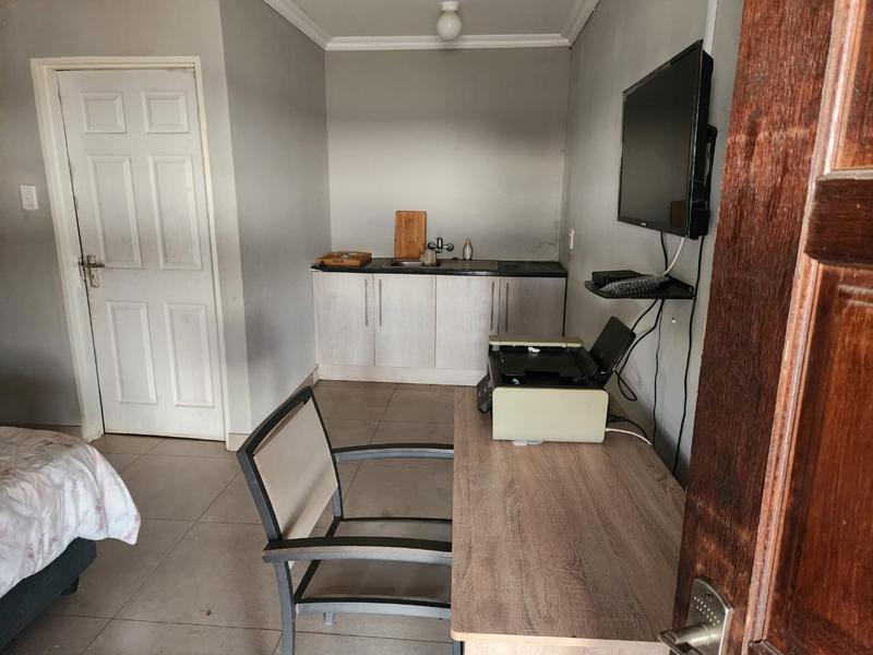 To Let 1 Bedroom Property for Rent in Diepkloof Zone 4 Gauteng