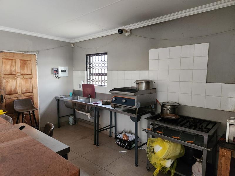 To Let 1 Bedroom Property for Rent in Diepkloof Zone 4 Gauteng