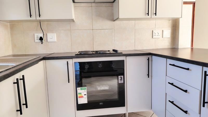 To Let 2 Bedroom Property for Rent in Noordwyk Gauteng