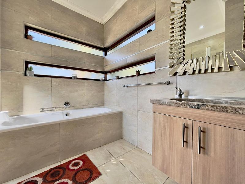 3 Bedroom Property for Sale in Thatchfield Close Gauteng