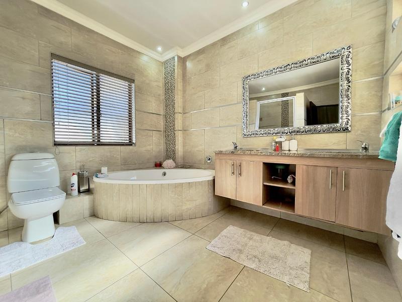 3 Bedroom Property for Sale in Thatchfield Close Gauteng