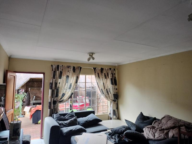 To Let 2 Bedroom Property for Rent in Die Hoewes Gauteng