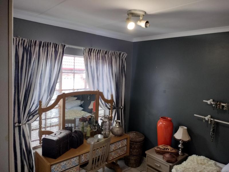 To Let 2 Bedroom Property for Rent in Die Hoewes Gauteng