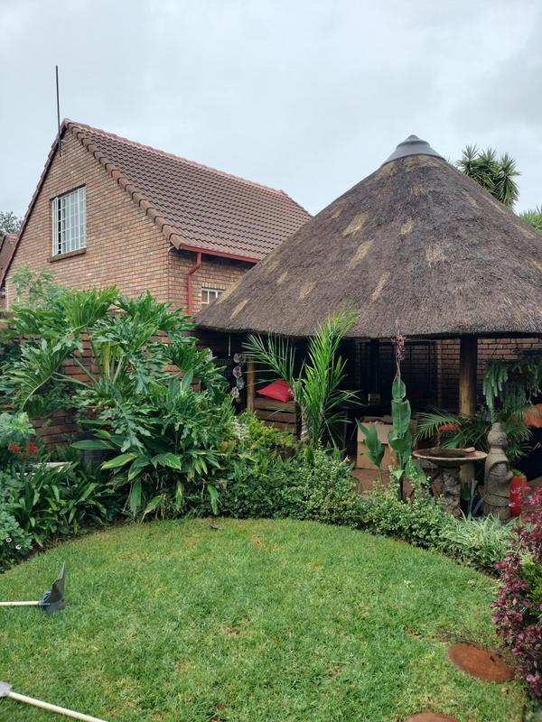 To Let 2 Bedroom Property for Rent in Die Hoewes Gauteng