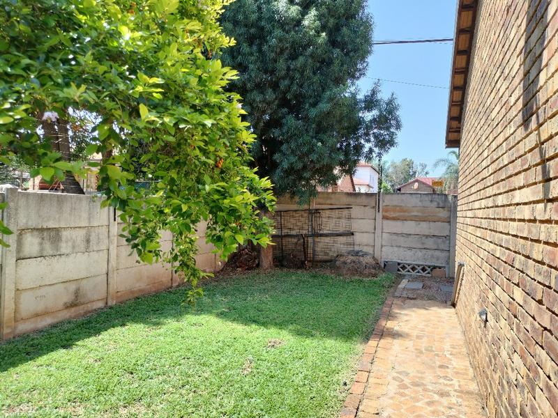 To Let 2 Bedroom Property for Rent in Rooihuiskraal North Gauteng