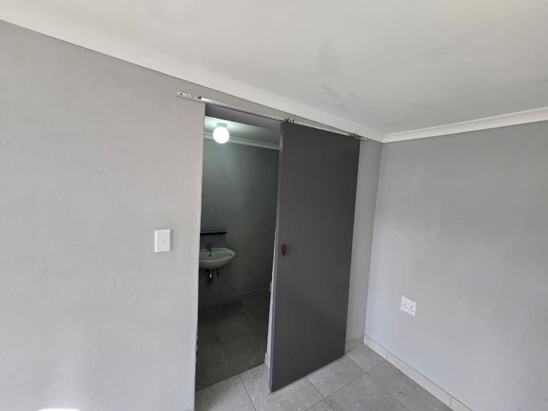 To Let 1 Bedroom Property for Rent in Germiston South Gauteng
