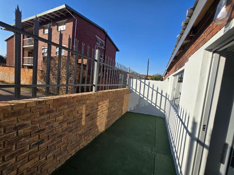 To Let 1 Bedroom Property for Rent in Germiston South Gauteng