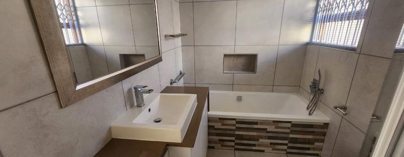To Let 2 Bedroom Property for Rent in Dowerglen Gauteng