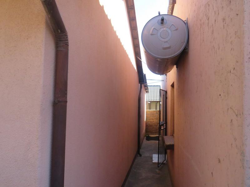 2 Bedroom Property for Sale in Kagiso Gauteng