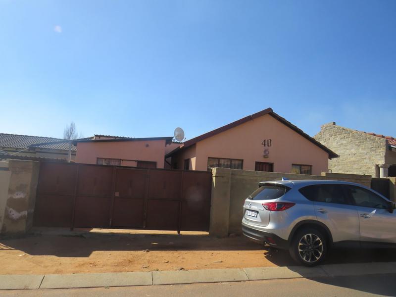 2 Bedroom Property for Sale in Kagiso Gauteng