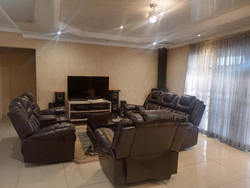 4 Bedroom Property for Sale in Windmill Park Gauteng