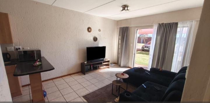 2 Bedroom Property for Sale in Hughes Gauteng