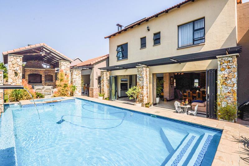 5 Bedroom Property for Sale in Copperleaf Estate Gauteng