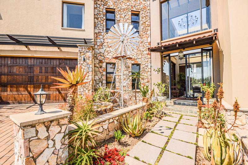 5 Bedroom Property for Sale in Copperleaf Estate Gauteng