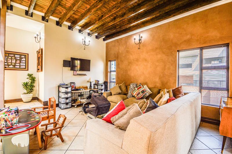 5 Bedroom Property for Sale in Copperleaf Estate Gauteng