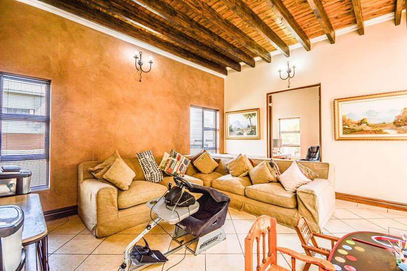 5 Bedroom Property for Sale in Copperleaf Estate Gauteng