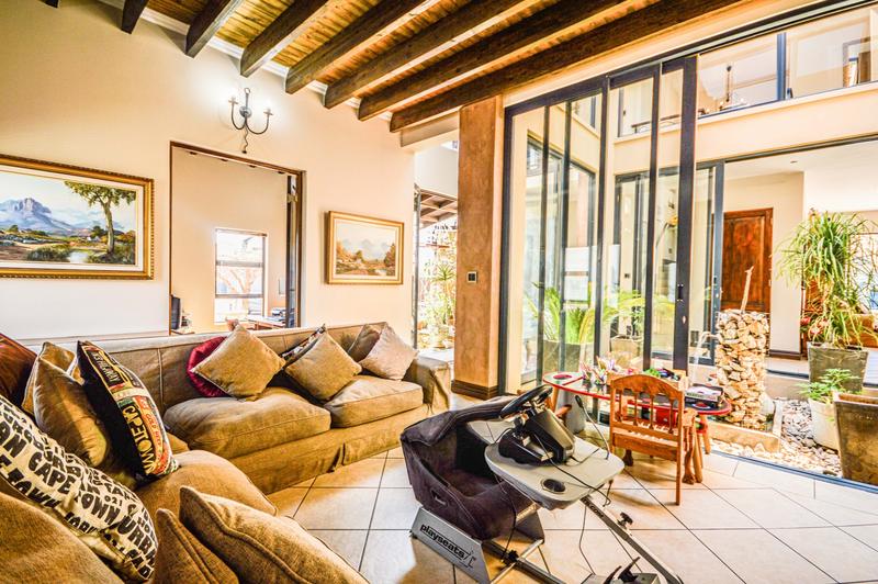 5 Bedroom Property for Sale in Copperleaf Estate Gauteng