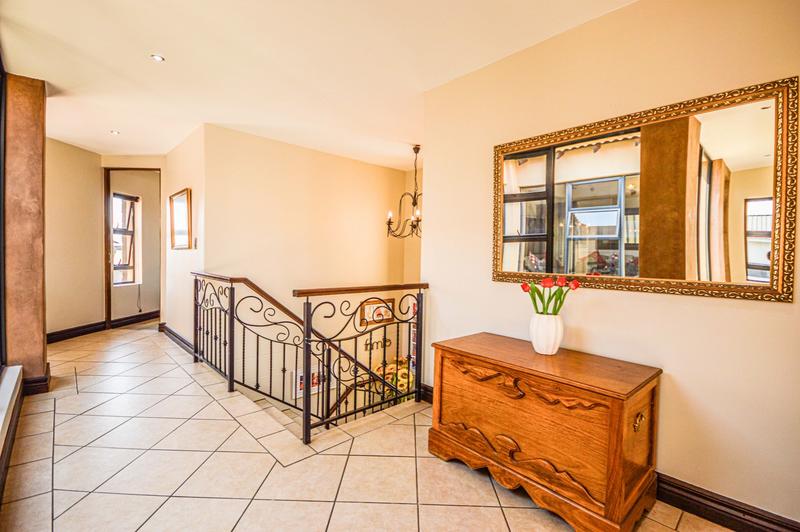 5 Bedroom Property for Sale in Copperleaf Estate Gauteng