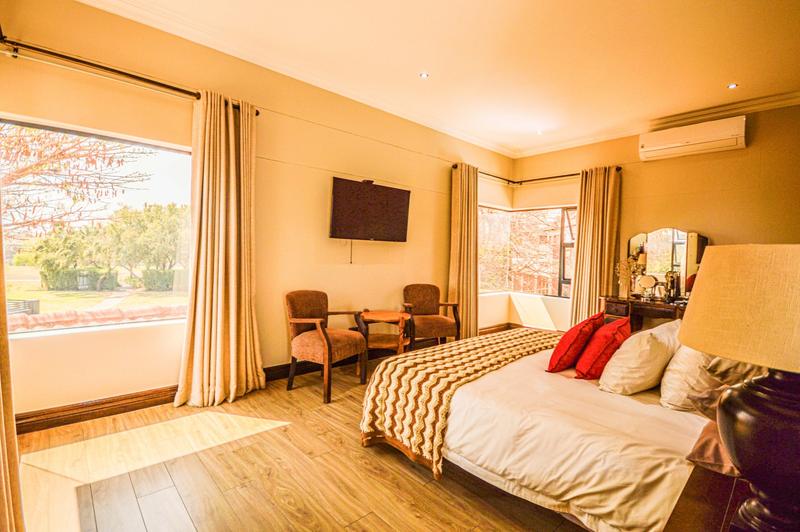 5 Bedroom Property for Sale in Copperleaf Estate Gauteng
