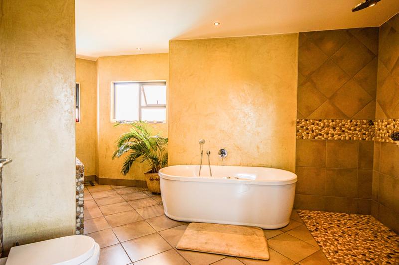 5 Bedroom Property for Sale in Copperleaf Estate Gauteng