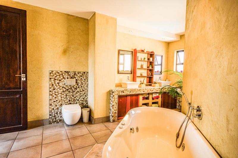 5 Bedroom Property for Sale in Copperleaf Estate Gauteng