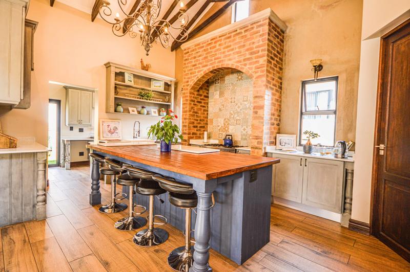 5 Bedroom Property for Sale in Copperleaf Estate Gauteng