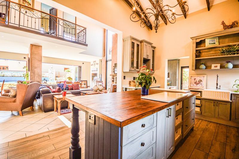 5 Bedroom Property for Sale in Copperleaf Estate Gauteng